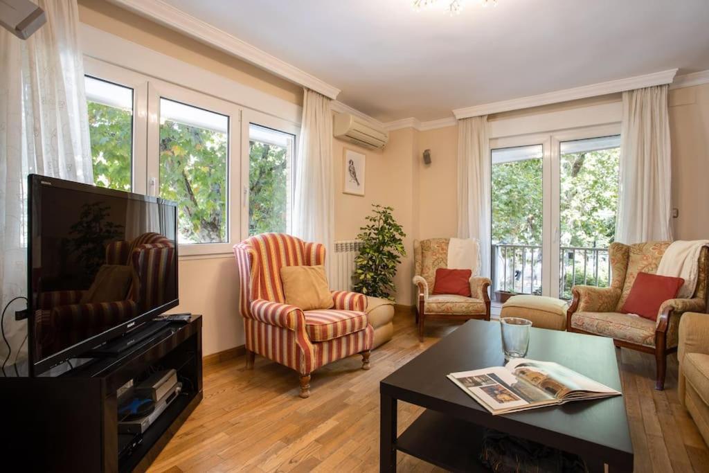 Centrico Y Espacioso. Parking Gratuito. Apartament