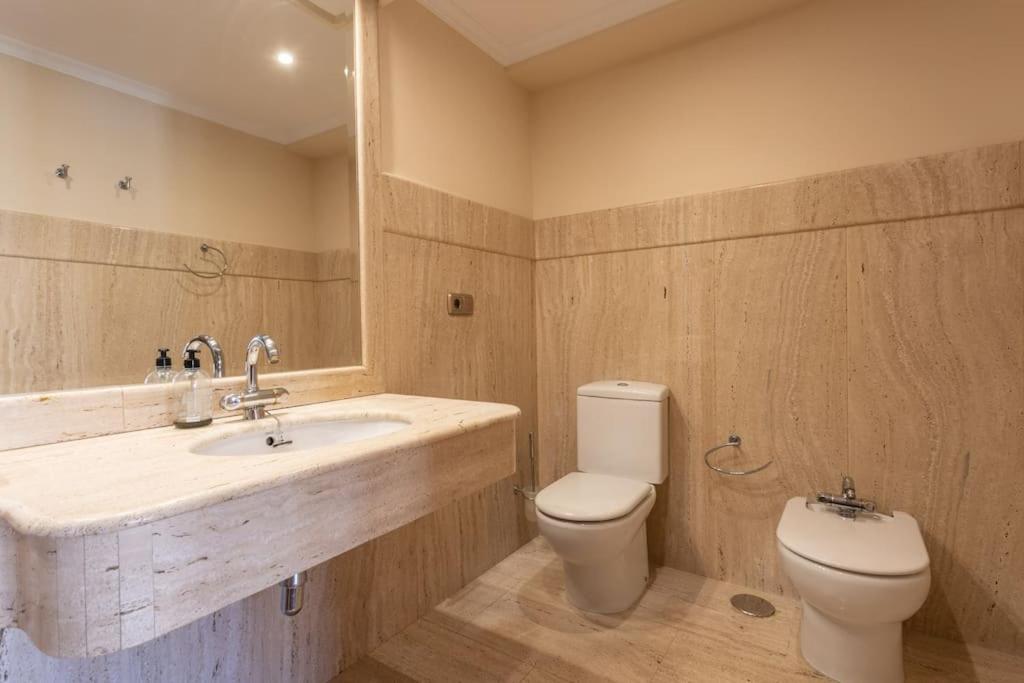 Centrico Y Espacioso. Parking Gratuito. Apartament Grenada