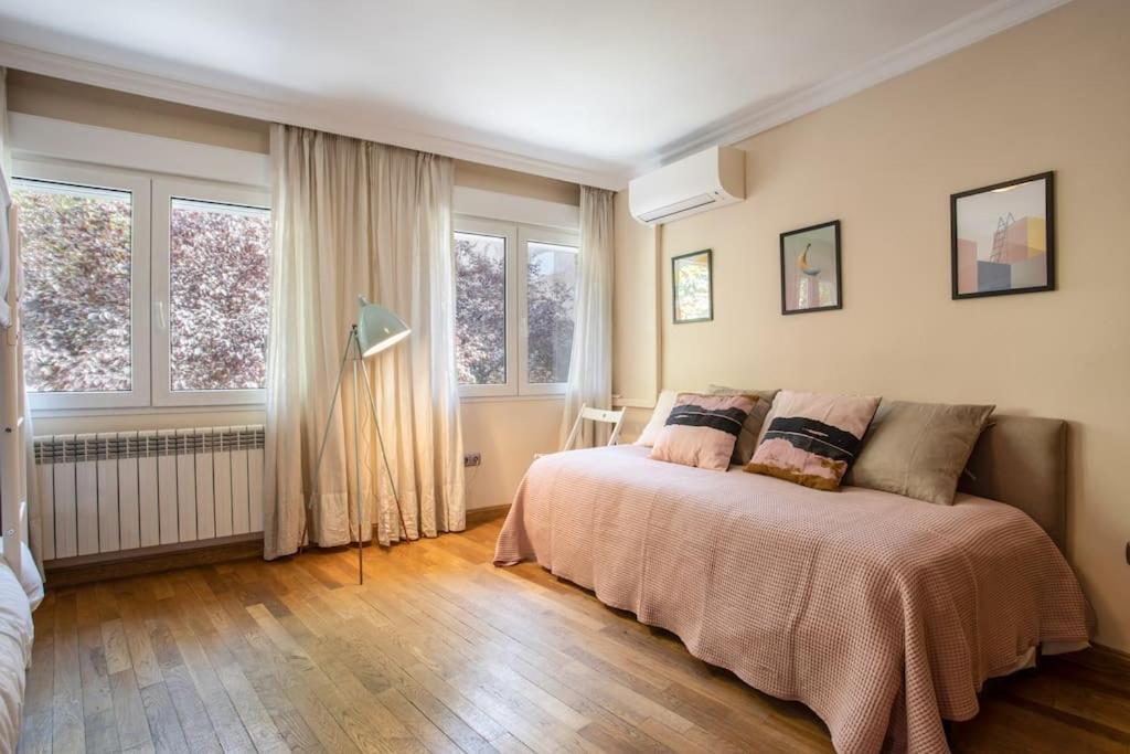 Centrico Y Espacioso. Parking Gratuito. Apartament